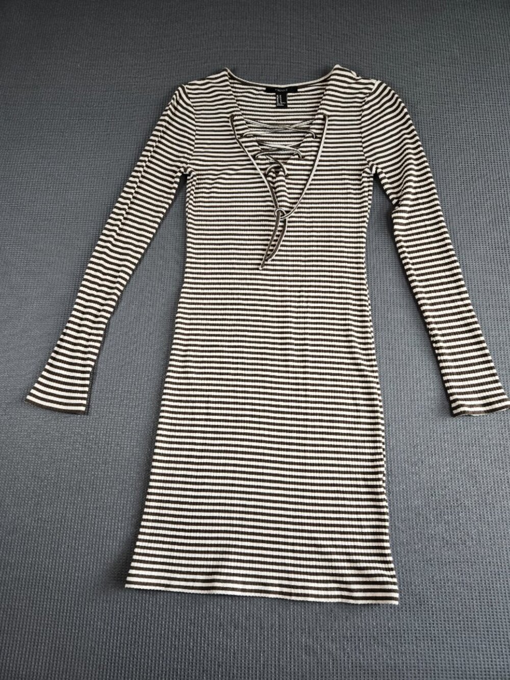 Forever 21 Size M Striped Ribbed Lace-Up Bodycon Midi Dress — Excellent